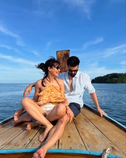 Surbhi Jyoti feet photo thumbnail