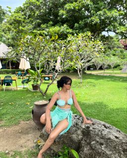 Surbhi Jyoti feet photo thumbnail