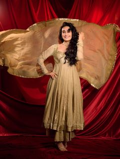 Surbhi Jyoti feet photo thumbnail