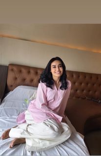 Surbhi Jyoti feet photo thumbnail