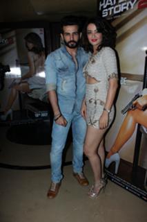 Surveen Chawla feet photo thumbnail