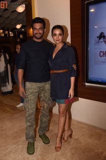 Surveen Chawla feet photo thumbnail