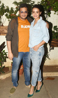 Surveen Chawla feet photo thumbnail