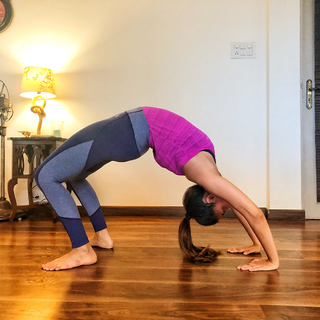 Surveen Chawla feet photo thumbnail