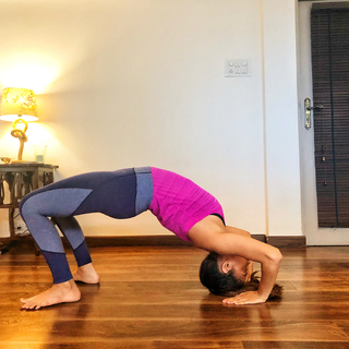 Surveen Chawla feet photo thumbnail