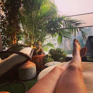 Surveen Chawla feet photo thumbnail