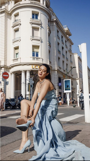 Surveen Chawla feet photo thumbnail