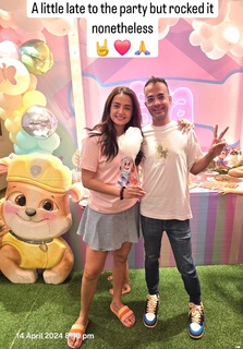 Surveen Chawla feet photo thumbnail