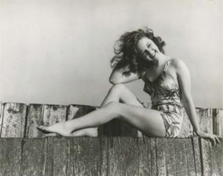 Susan Hayward feet photo 19