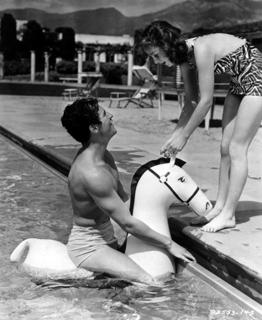 Susan Hayward feet photo 17