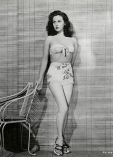 Susan Hayward feet photo 14