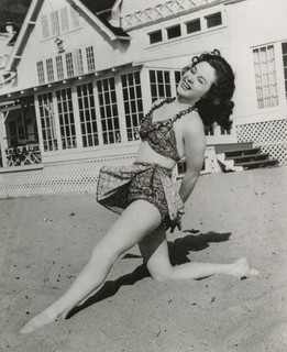Susan Hayward feet photo 11