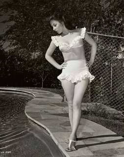 Susan Hayward feet photo 1