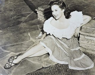 Susan Hayward feet photo 7