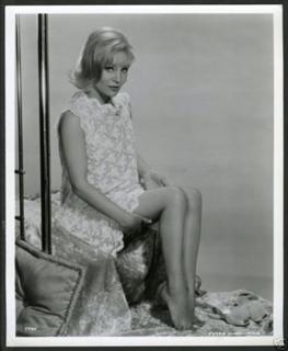 Susan Oliver feet photo 2
