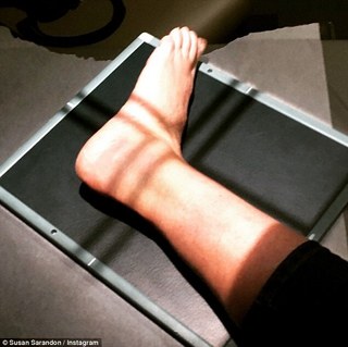 Susan Sarandon feet photo thumbnail