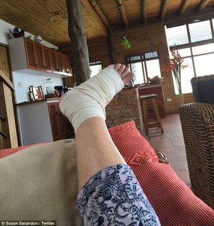 Susan Sarandon feet photo thumbnail