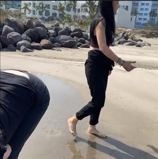 Susana Zabaleta feet photo thumbnail