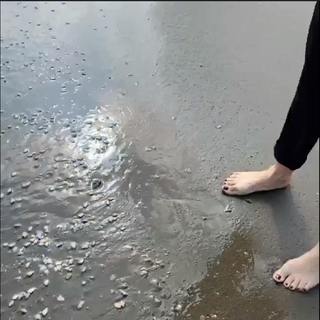 Susana Zabaleta feet photo thumbnail