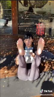 Susana Zabaleta feet photo thumbnail