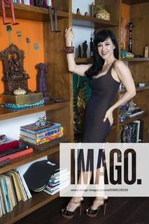 Susana Zabaleta feet photo thumbnail