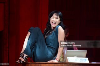 Susana Zabaleta feet photo thumbnail