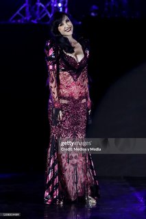 Susana Zabaleta feet photo thumbnail