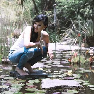 Susana Zabaleta feet photo thumbnail