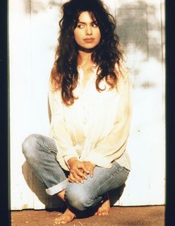 Susanna Hoffs feet photo thumbnail