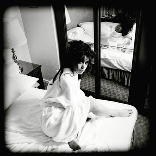 Susanna Hoffs feet photo thumbnail