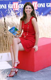Susanna Messaggio feet photo 1