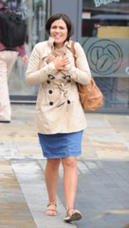 Susanna Reid feet photo thumbnail
