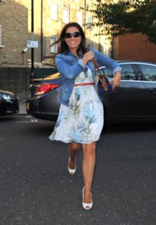 Susanna Reid feet photo thumbnail