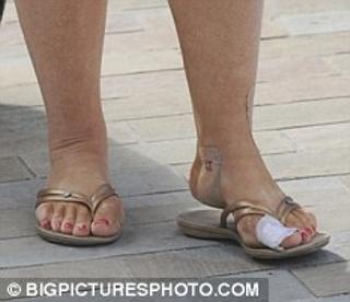 Susanna Reid feet photo thumbnail
