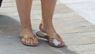 Susanna Reid feet photo thumbnail