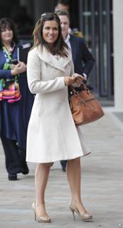 Susanna Reid feet photo thumbnail