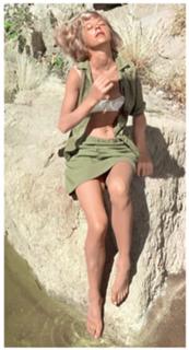 Susannah York feet photo 3
