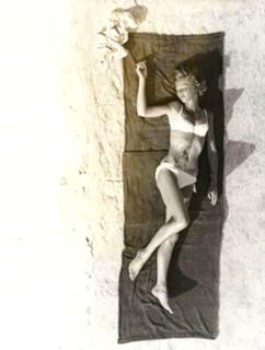 Susannah York feet photo 11