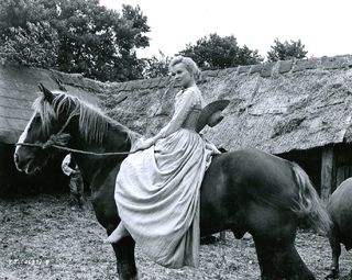 Susannah York feet photo 6
