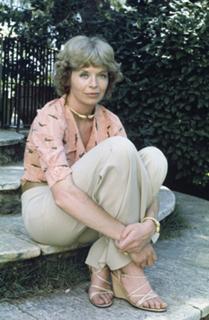 Susannah York feet photo 3