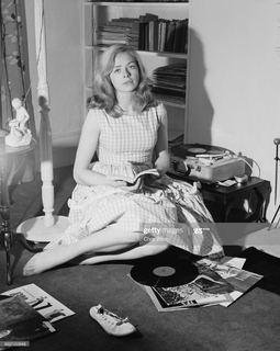 Susannah York feet photo 2