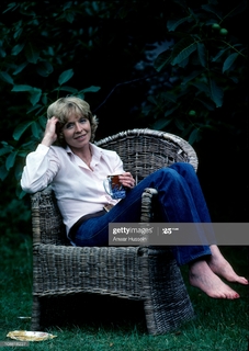 Susannah York feet photo 20