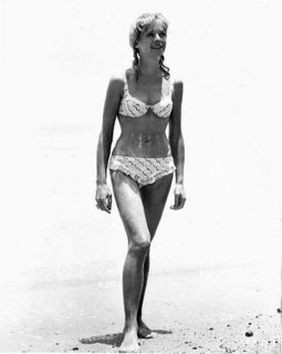 Susannah York feet photo 8