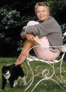 Susannah York feet photo 15