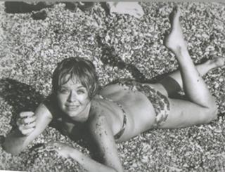Susannah York feet photo 11