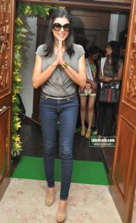 Sushmita Sen feet photo thumbnail