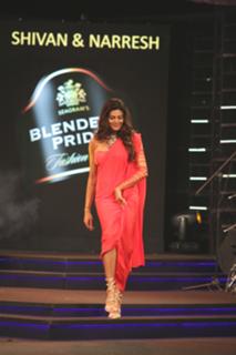 Sushmita Sen feet photo thumbnail