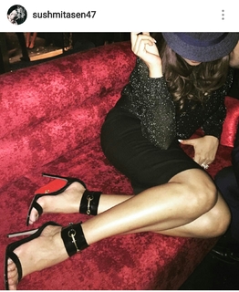 Sushmita Sen feet photo thumbnail