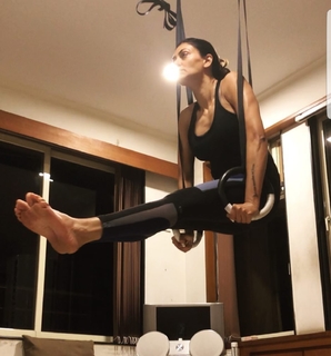 Sushmita Sen feet photo thumbnail