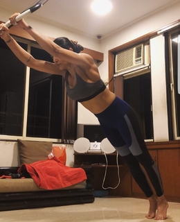 Sushmita Sen feet photo thumbnail